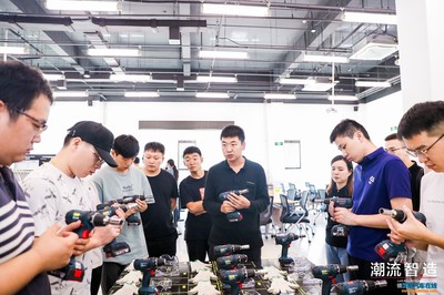 領(lǐng)克華中營銷大區(qū)走進(jìn)張家口工廠 親臨“潮流智造”現(xiàn)場(chǎng)，賦能專業(yè)培訓(xùn)之旅